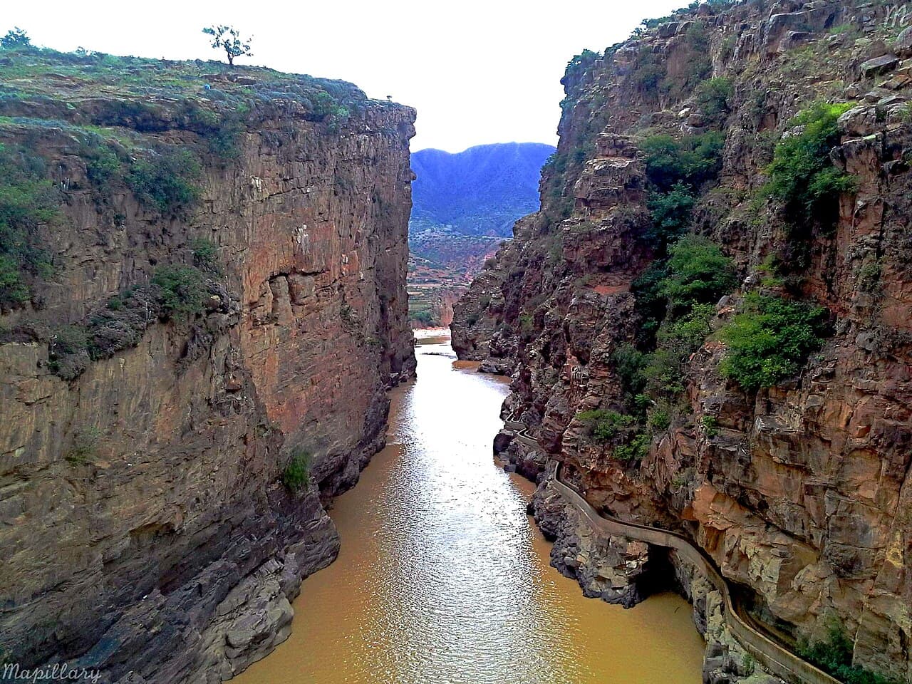 Cañón de la Angostura sobre el puente del río Camacho
